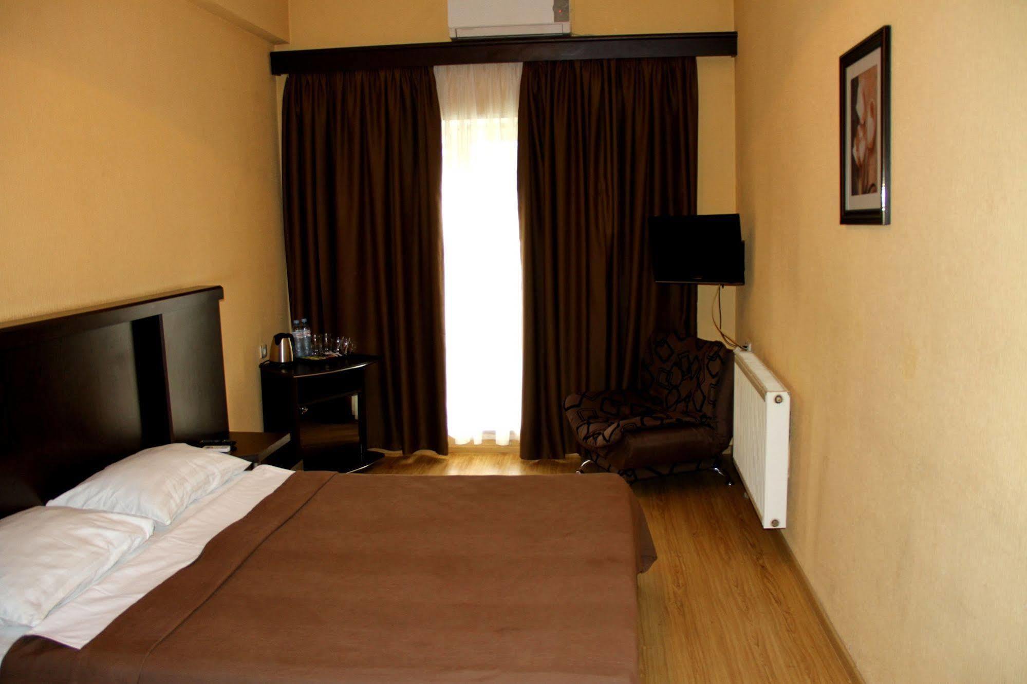 Avenue Hotel Tbilisi Exterior photo