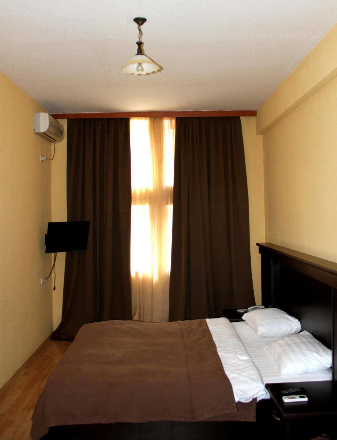 Avenue Hotel Tbilisi Exterior photo